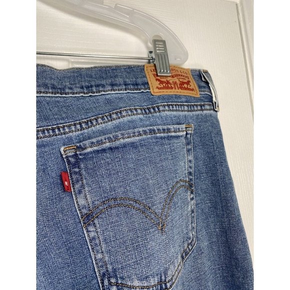 Levis Women’s 415 Relaxed Bootcut Denim Jeans Medium Wash 33 - Picture 6 of 8